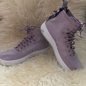 Nike Urban Utility Footwear - Size: 6 Youth/8 Women - Unisex